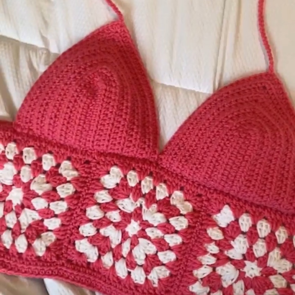 Flower crop top crochet 🧶